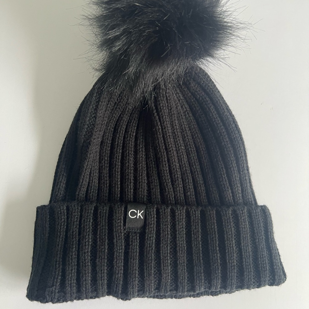 CALVIN KLEIN KNIT POM POM WOMEN'S BEANIE